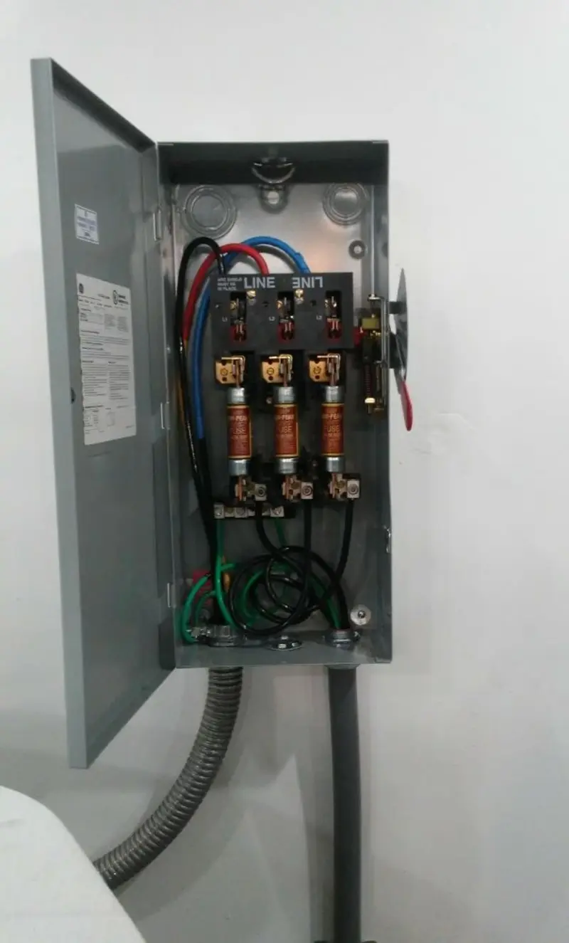 Three-phase disconnect switch installed for Smoke Detector Installation in Glen Raven